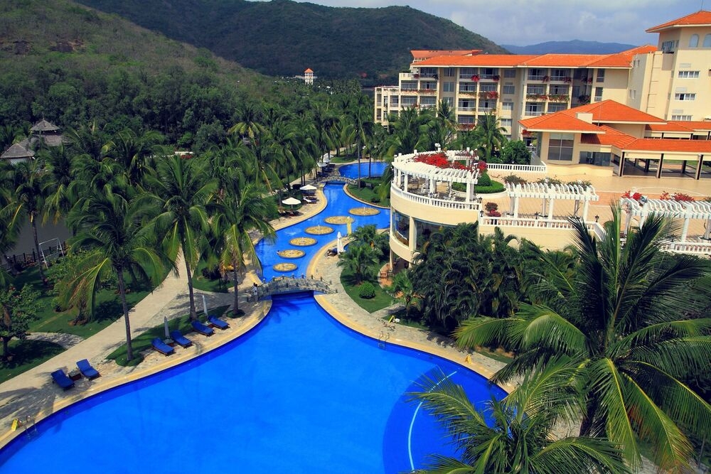 Китай, Хайнань, 1-я линия до моря 