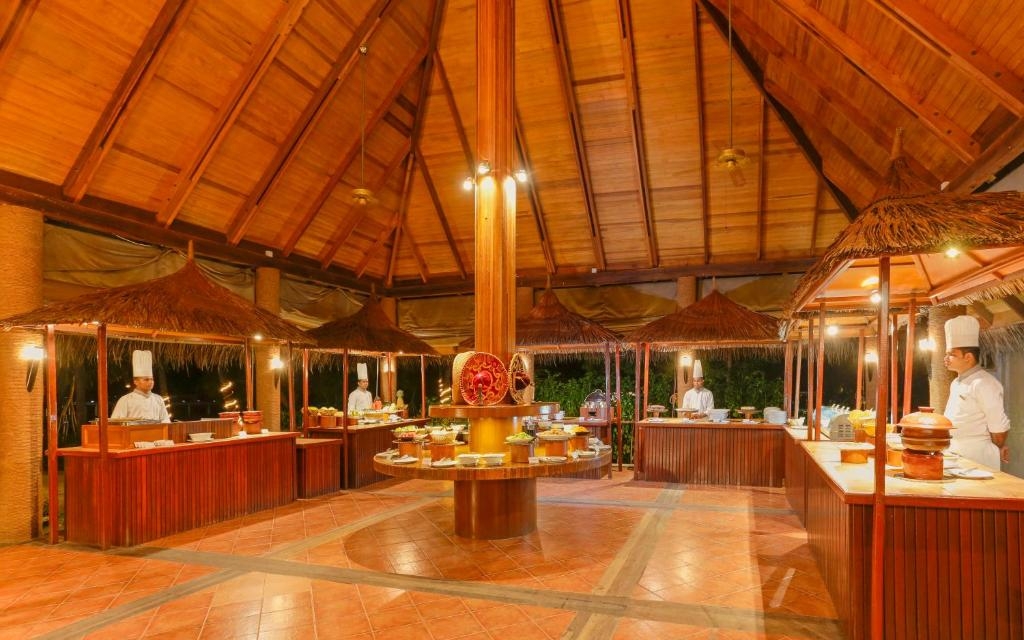 Мальдивы, 1-я линия от моря, 50 м до моря.  